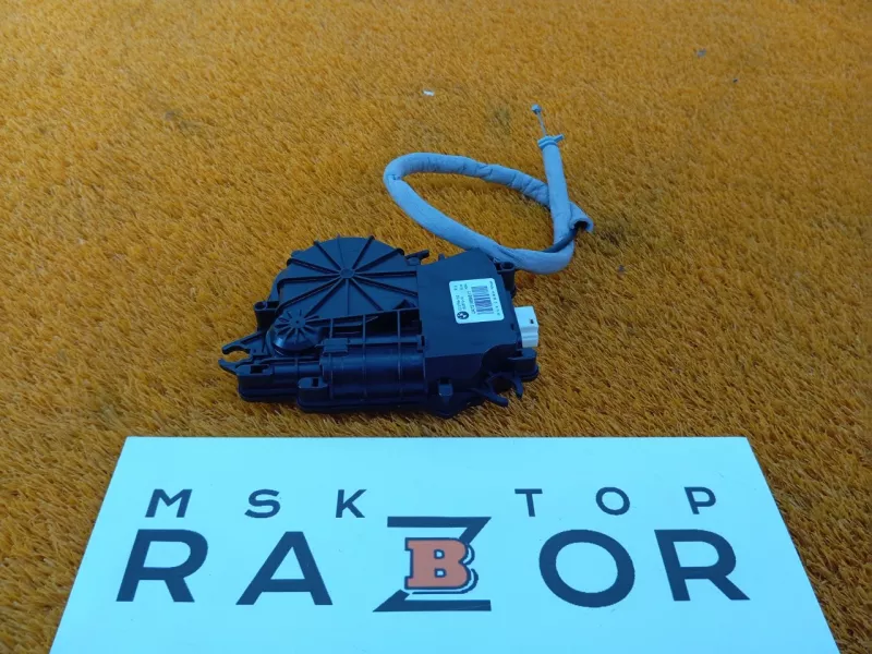 Доводчик двери багажника