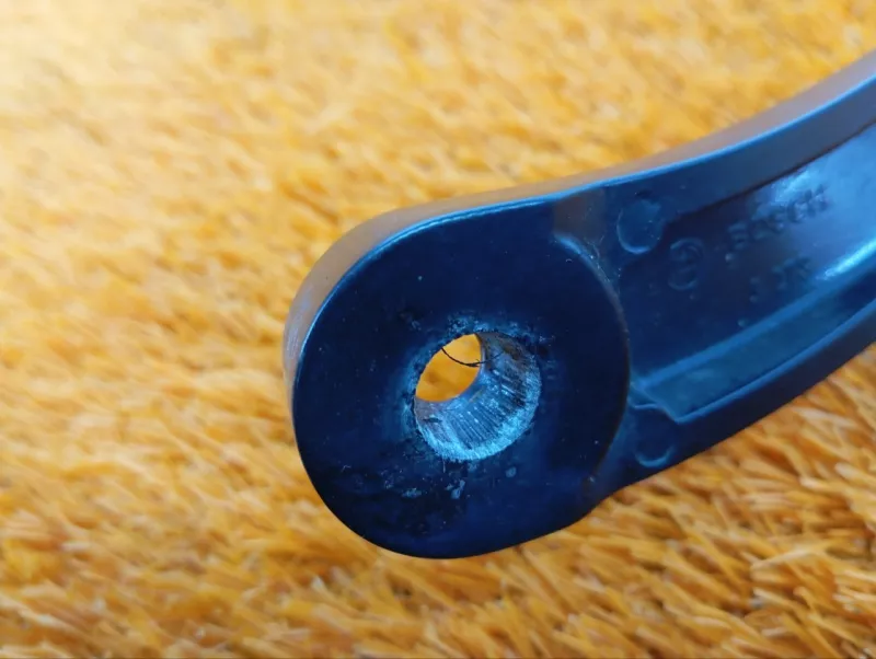 поводок стеклоочистителя