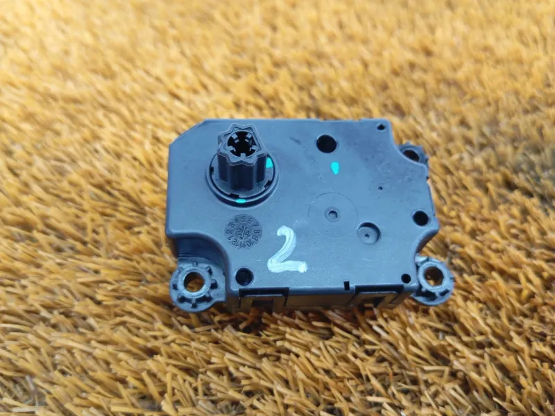 Моторчик заслонки печки