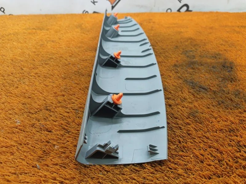 Обшивка двери багажника