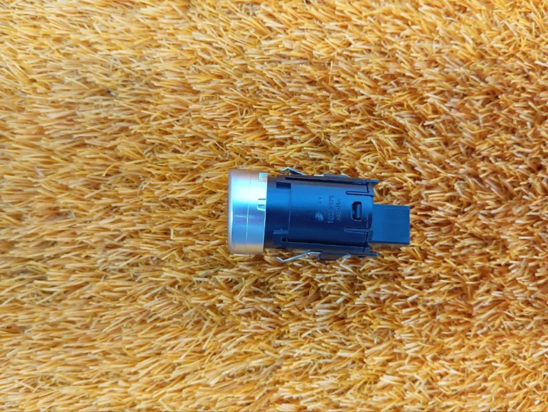 Кнопка запуска двигателя