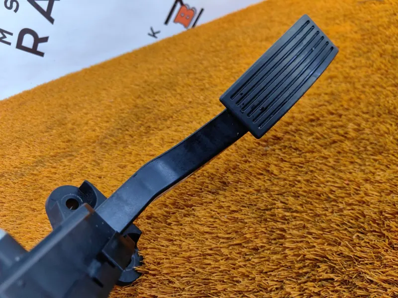 Педаль газа