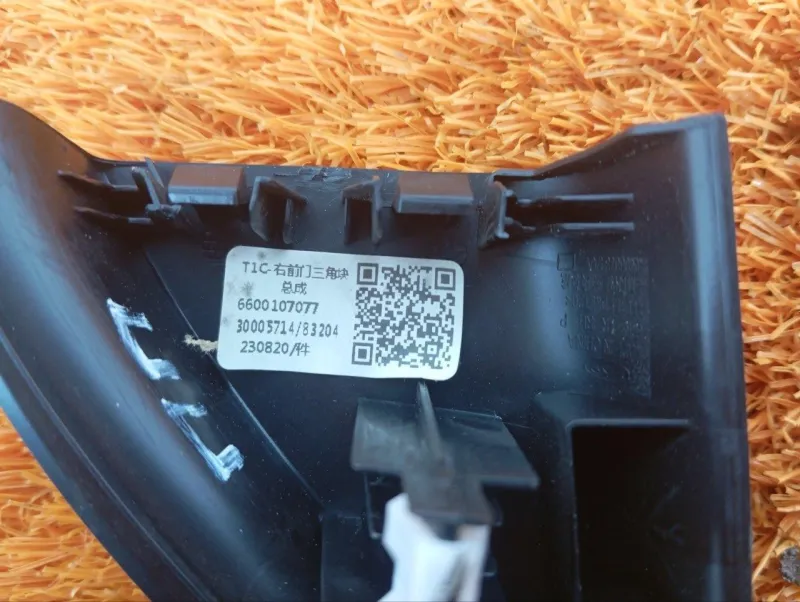 Уголок двери