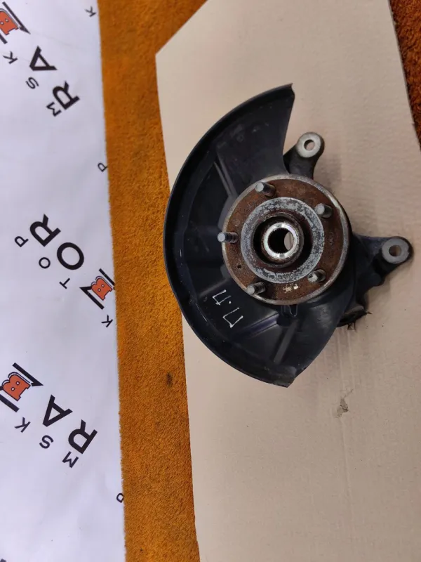 Кулак поворотный