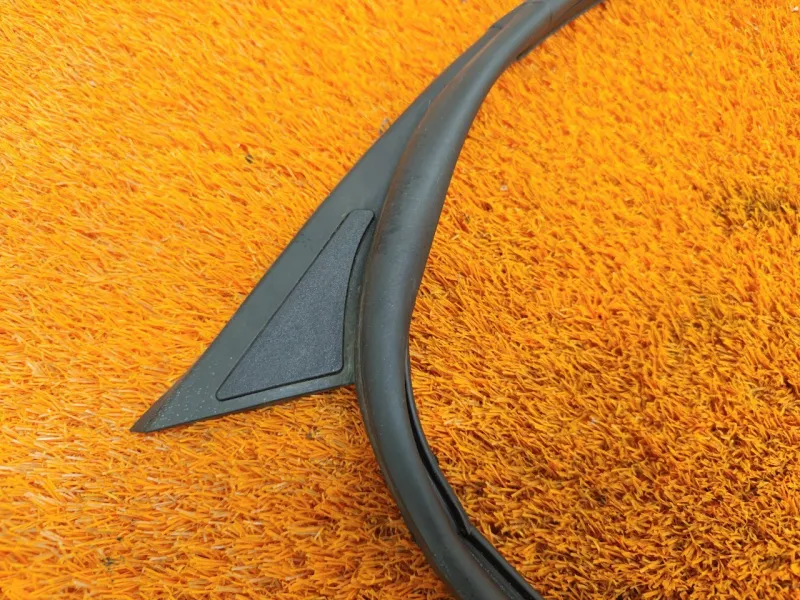 Уплотнитель двери