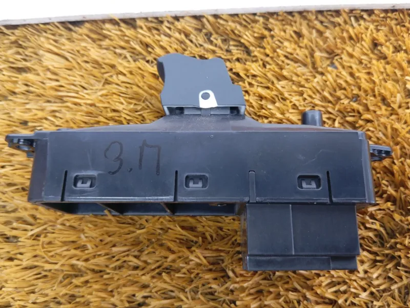 Кнопка стеклоподъемника