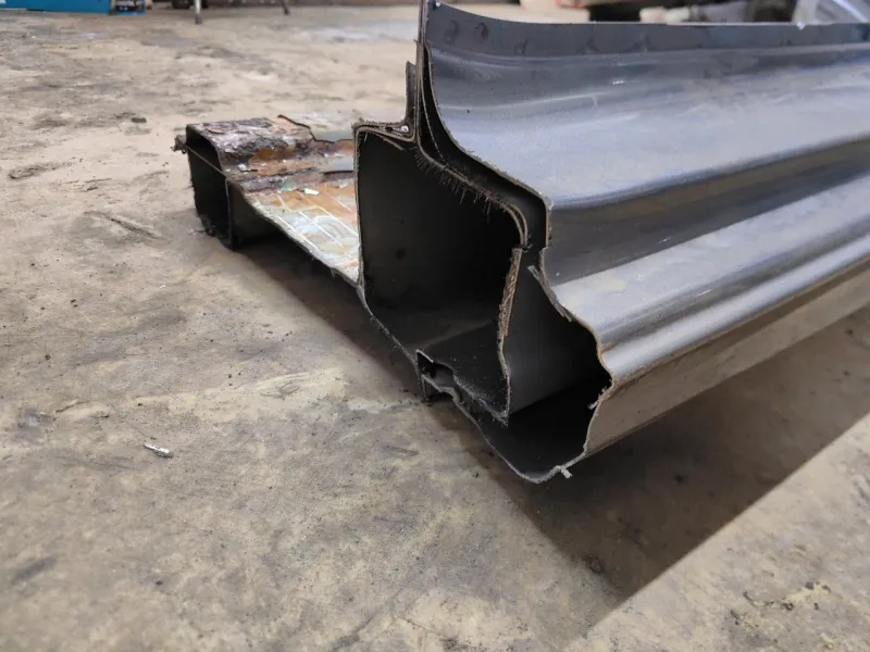 Порог с центральной стойкой