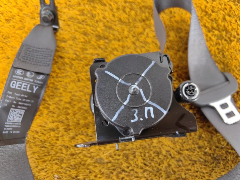 Ремень безопасности