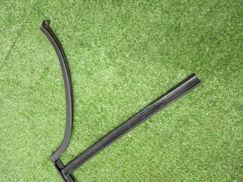 Уплотнитель стекла двери