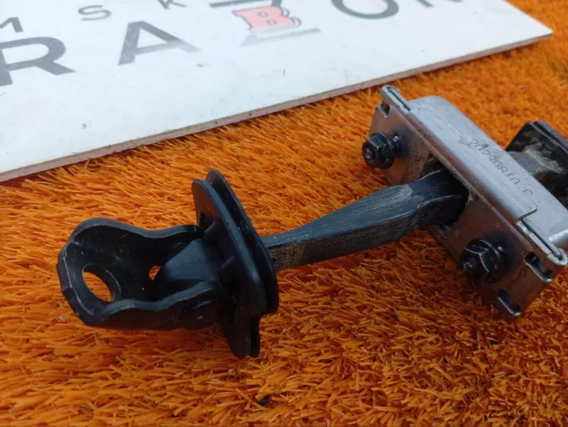 Ограничитель двери