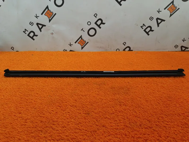 Уплотнитель стекла двери