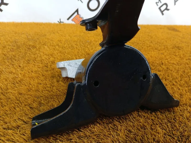 Подушка двигателя