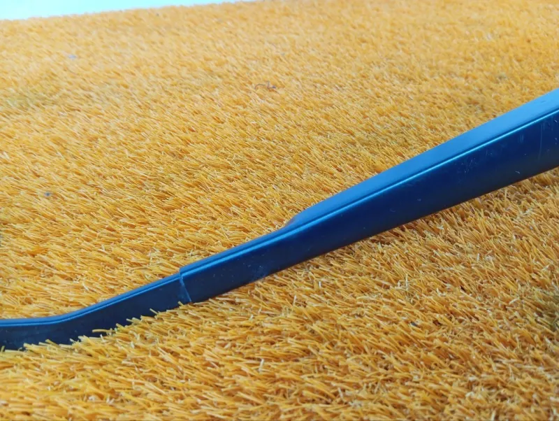 Поводок стеклоочистителя лобового стекла