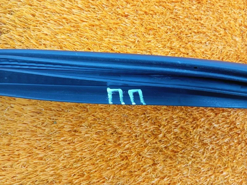 Уплотнитель проема двери