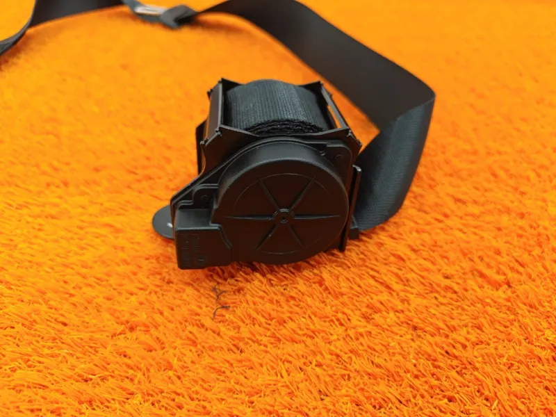 Ремень безопасности