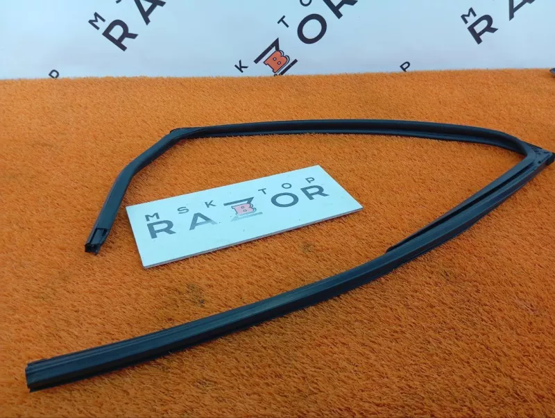 Уплотнитель стекла двери