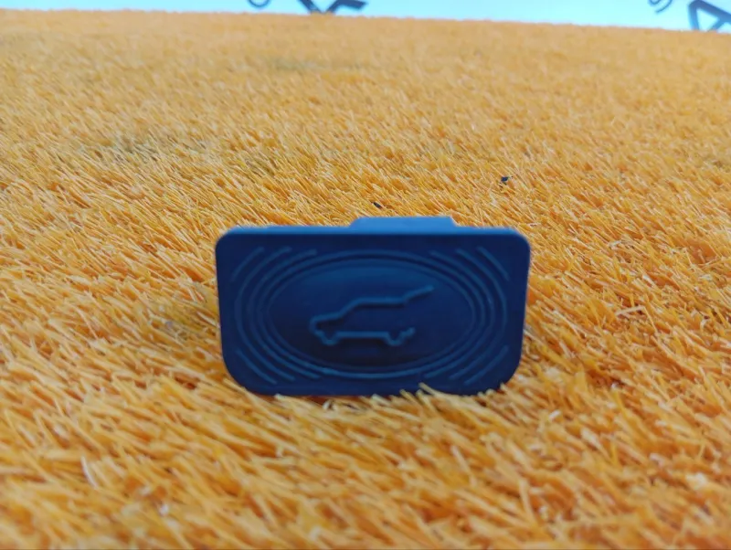 Кнопка открывания багажника