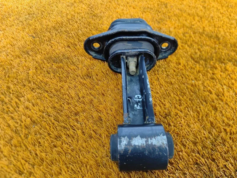 Подушка двигателя