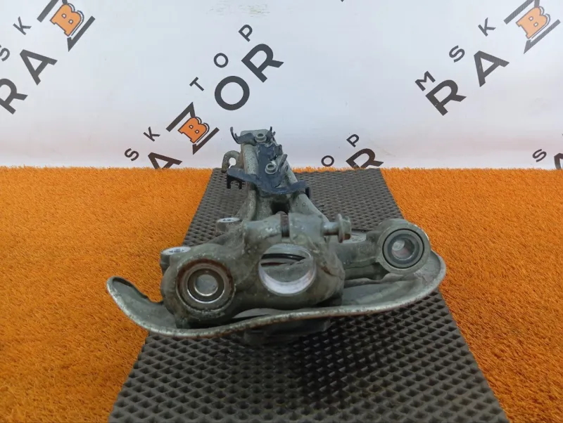 Кулак поворотный