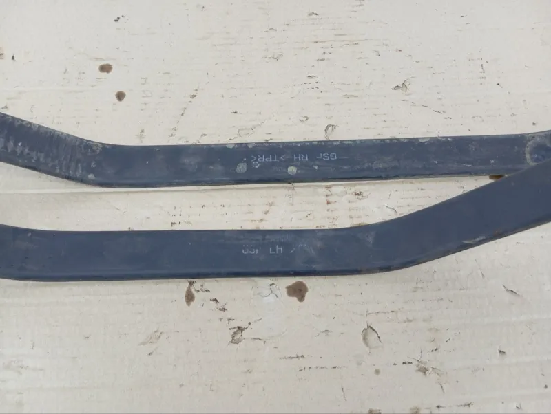 Крепление топливного бака