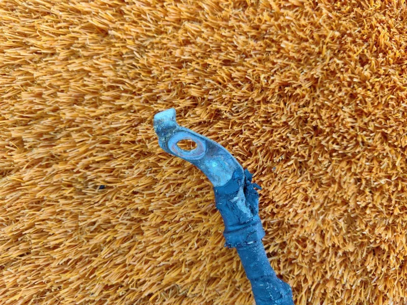 Клемма аккумулятора