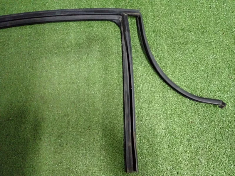 Уплотнитель стекла двери