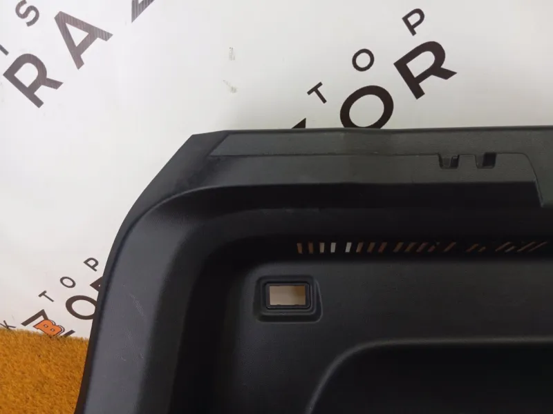 Обшивка багажника