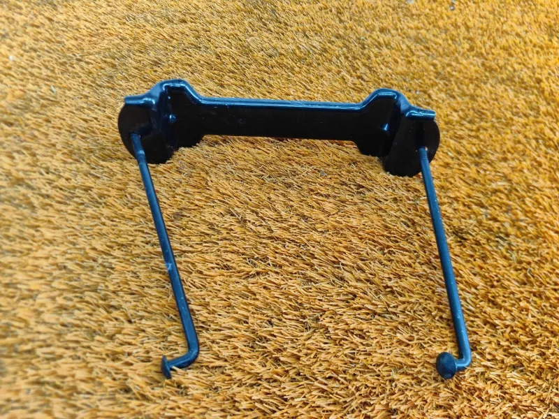 Крепление аккумулятора