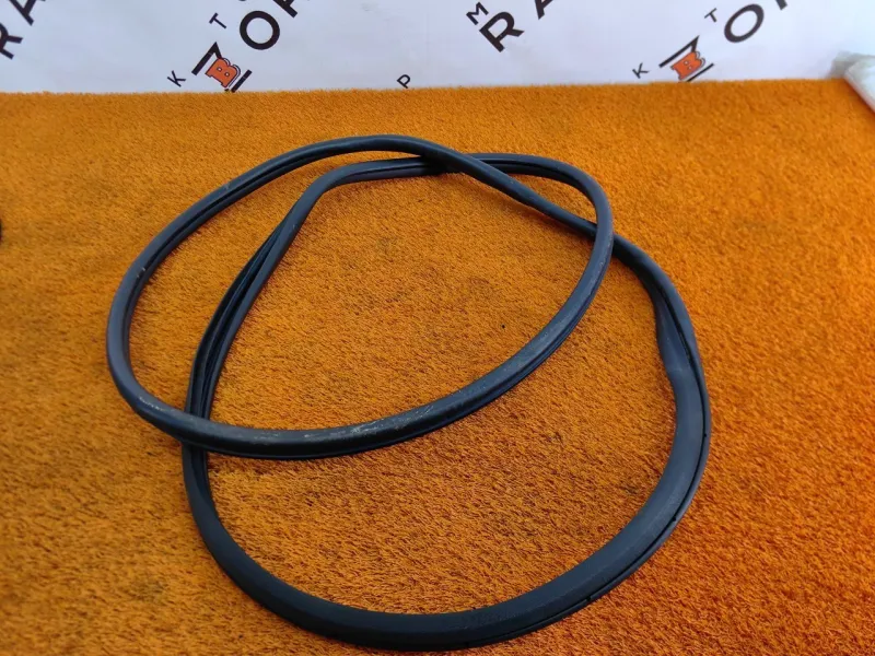 Уплотнитель проема двери