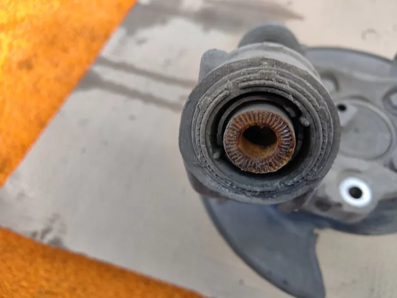 Кулак поворотный