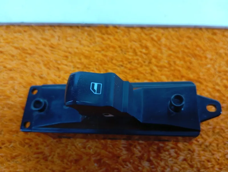 Кнопка стеклоподъемника