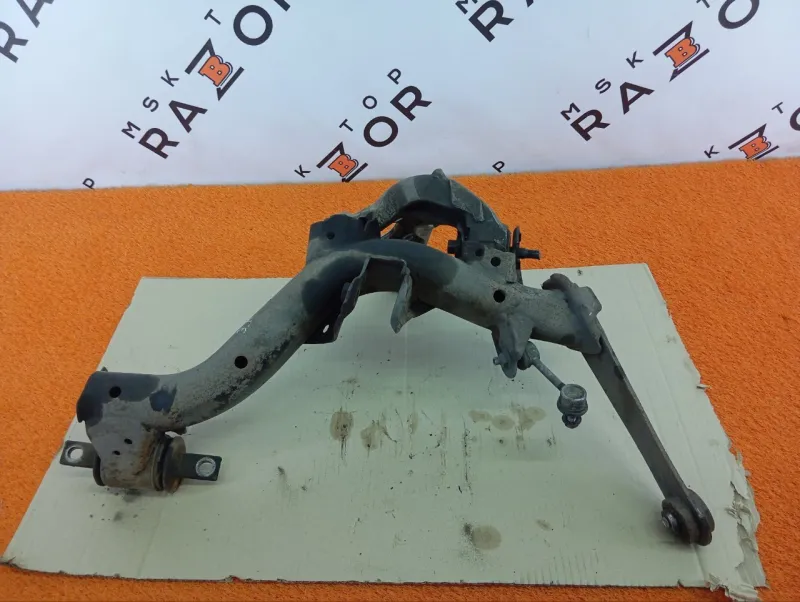 Кулак поворотный