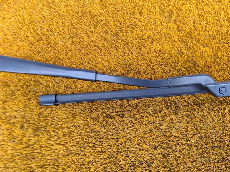 Поводок стеклоочистителя лобового стекла