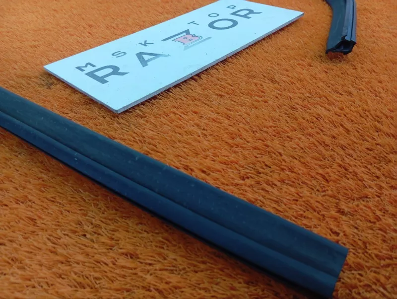 Уплотнитель стекла двери