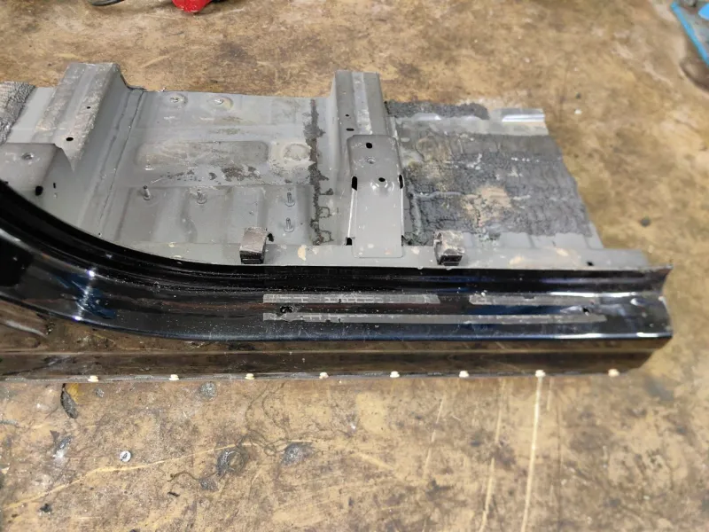 Порог с центральной стойкой