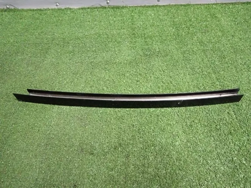 Направляющая стекла двери