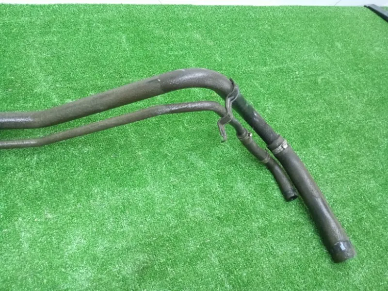 Горловина топливного бака