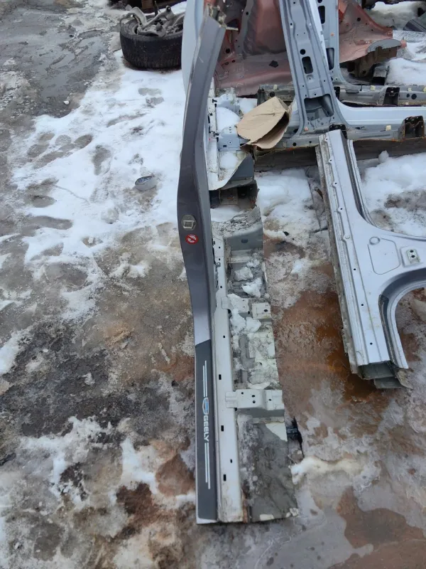 Порог с центральной стойкой