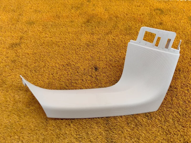 Обшивка крышки багажника