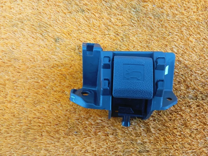 Ручка открывания капота