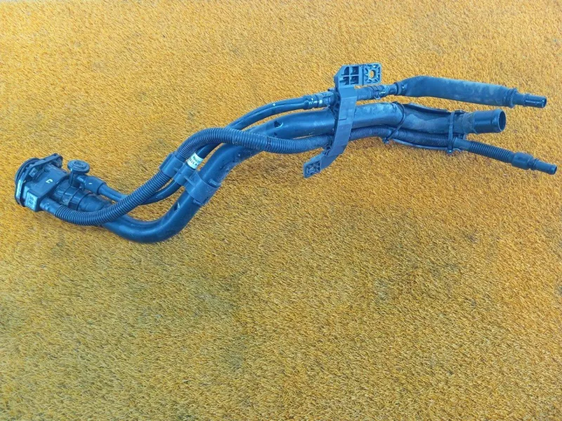 Горловина топливного бака