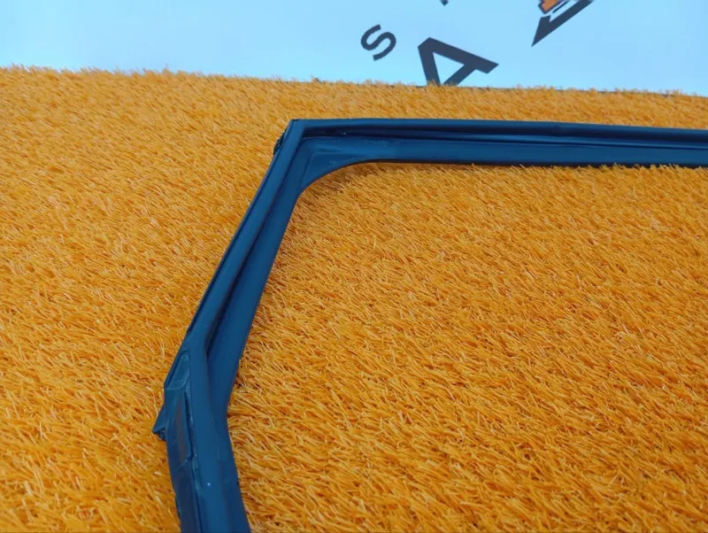 Уплотнитель стекла двери