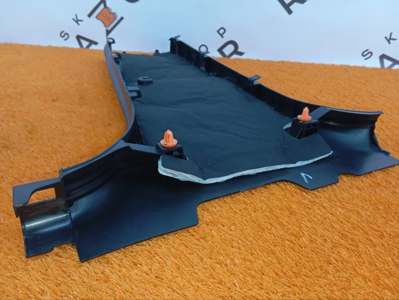 Обшивка центральной стойки