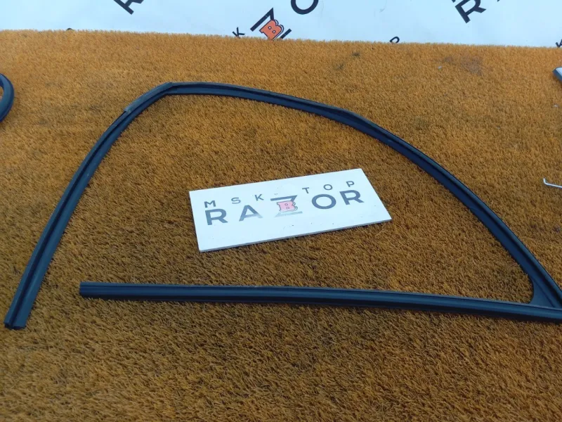 Уплотнитель стекла двери