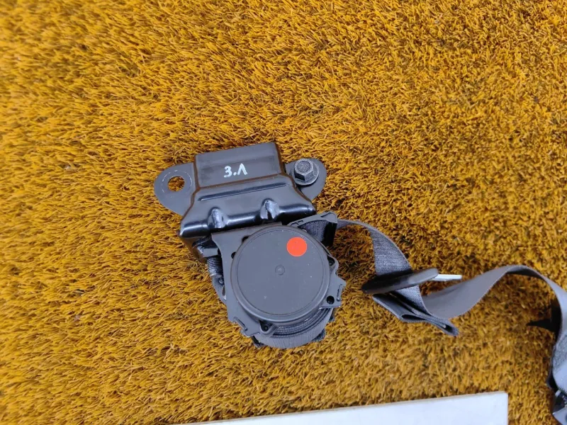 Ремень безопасности