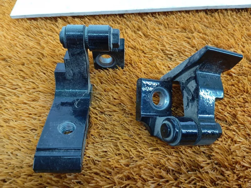 Петля двери