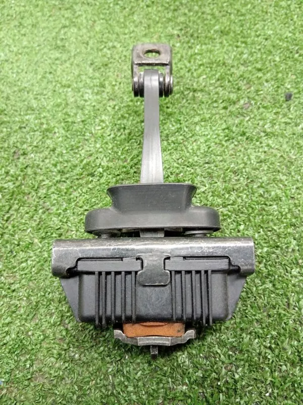 Ограничитель двери