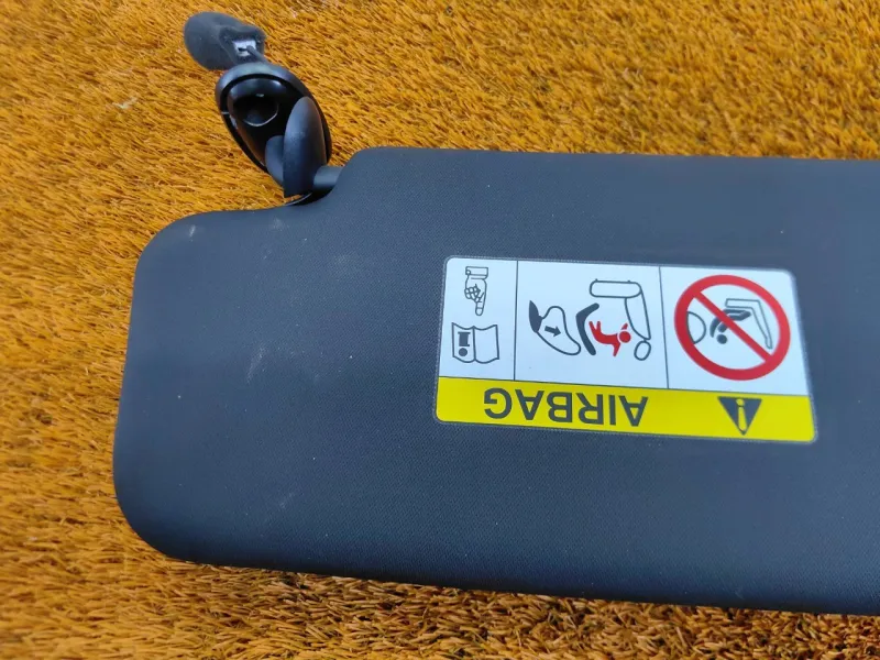 Козырек солнцезащитный