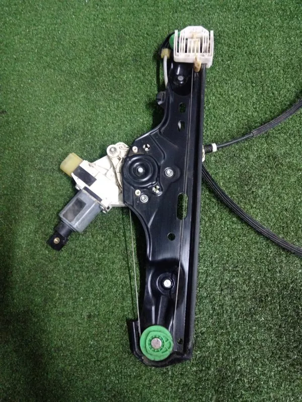 Стеклоподъемник BMW X1 2011 51332990385 E84 N47D20C 75397700, передний левый