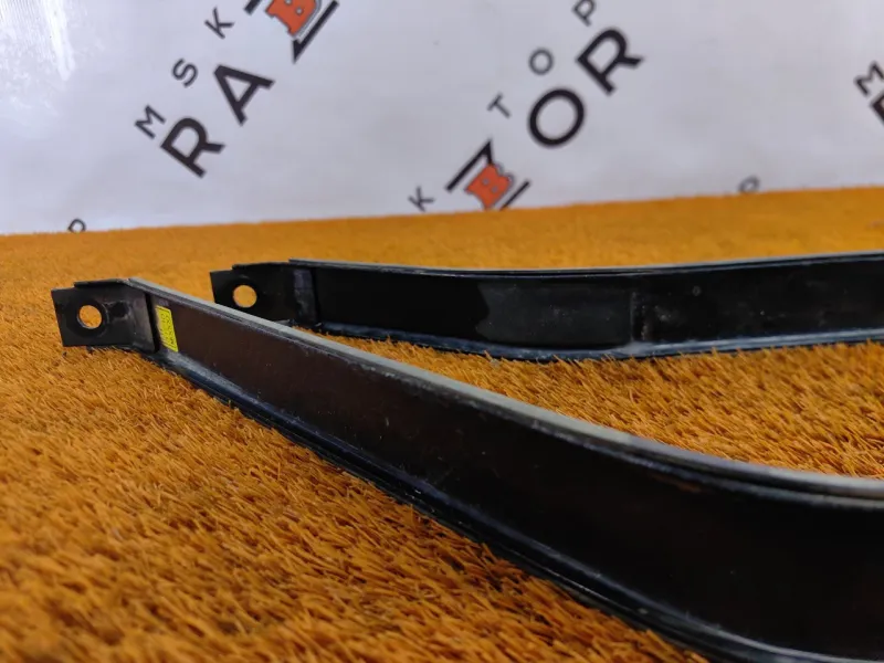 Крепление топливного бака